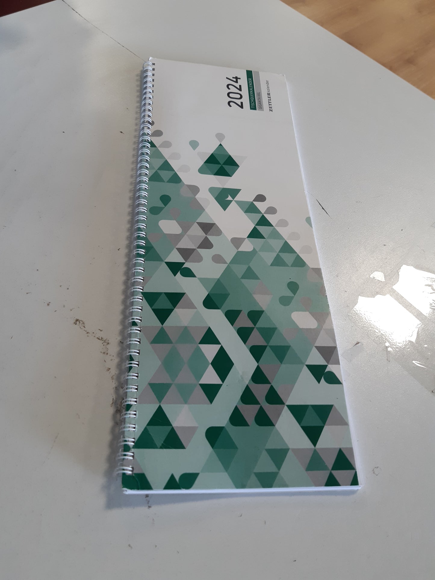 266996 - ZETTLER Kalendar tavoline Giganta XXL jeshil 2024, format 42.2 x 14.8 cm, kalendar mujor me hapësirë për shënime