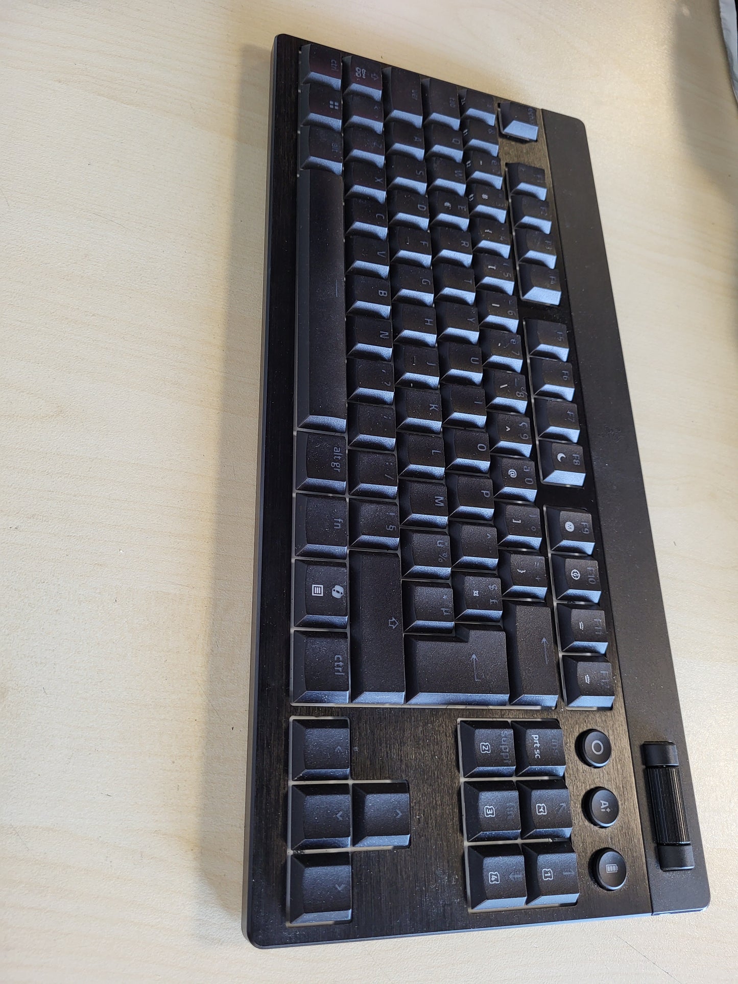 267566 - RAZER BlackWidow V4 Tenkeyless HyperSpeed Low Profile, Tastierë pa tel për lojëra, Bluetooth, rrotë lëvizëse shumëfunksionale, 3 butona, Çelës portokalli, Tastierë franceze AZERTY