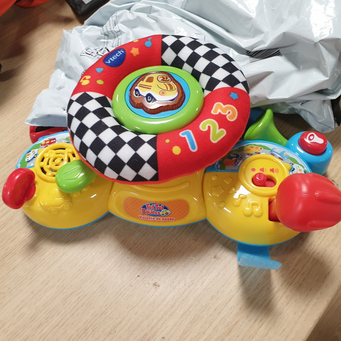 141851 - VTech 192503 Toot Toot Drivers Baby Driver – lodër interaktive për fëmijë, për karrocë, me tinguj dhe muzikë, lodër për role-loje, e përshtatshme për moshën 3–24 muaj, përmasa 21.0 × 10.5 × 26.5 cm.