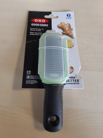 168849 - OXO - Rende Xhenxhefili dhe Hudhrë Good Grips, Madhësi Unike, Materiali Çelik Inox, Ngjyra E Jeshile