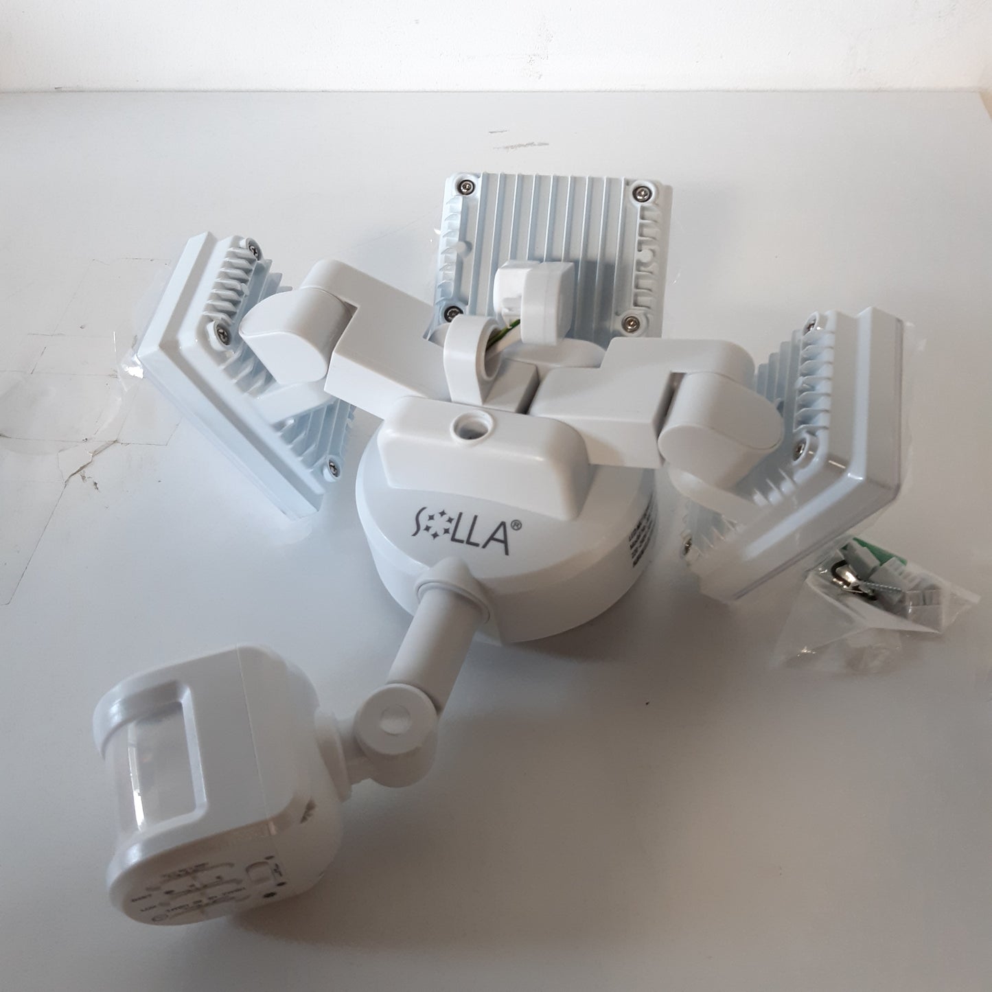 255135 - SOLLA Prozhektor LED me detektor lëvizjeje, 40W 3000LM për përdorim të jashtëm, IP65 i papërshkueshëm nga uji, 5000K me 3 koka për garazh, kopsht, verandë, hyrje makinash