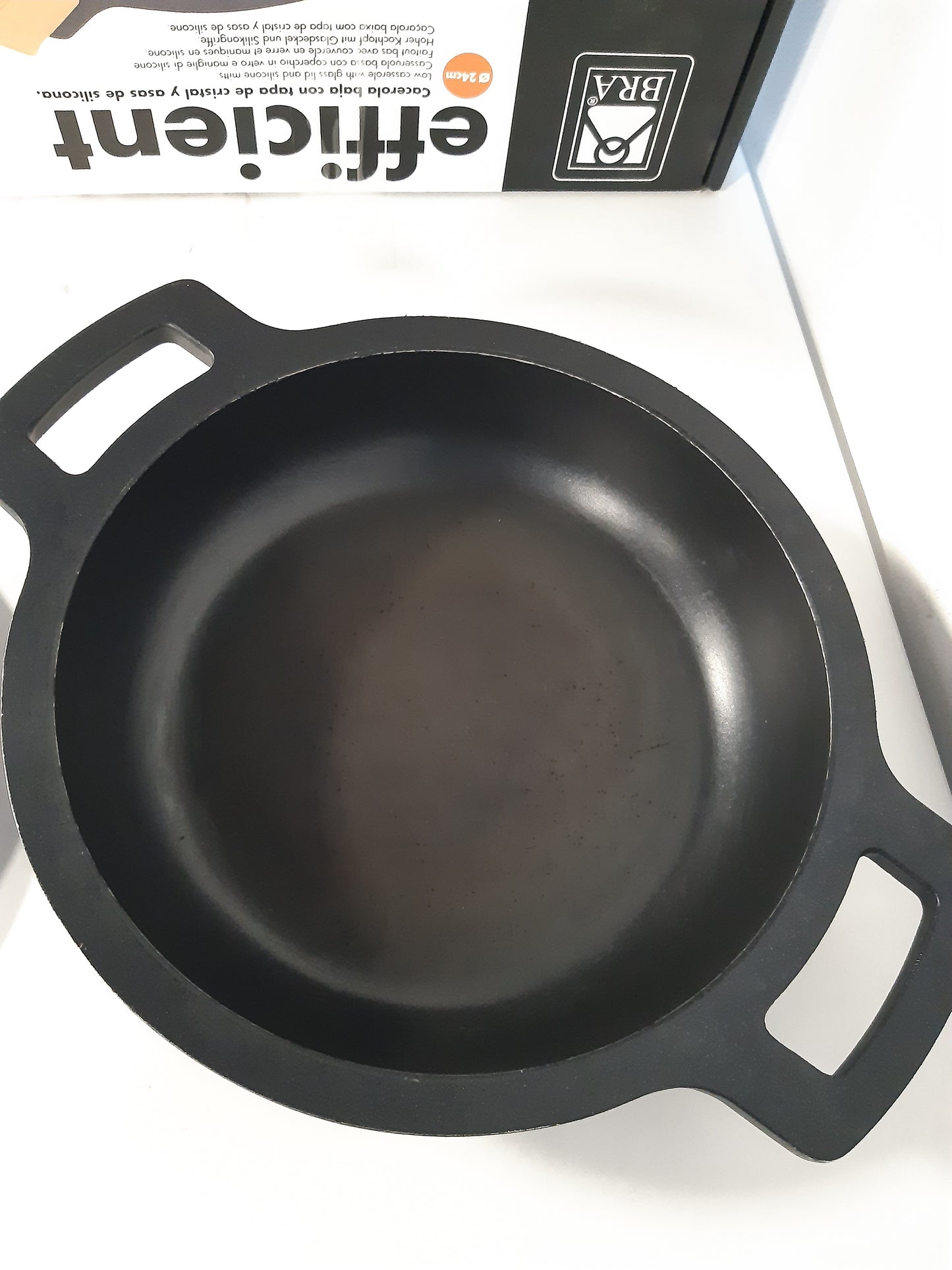 250469 - BRA Tavë e ulët Efikase me kapak qelqi dhe doreza silikoni, 24 cm, e përshtatshme për të gjitha llojet e sobave, përfshirë ato me induksion, pa PFOA