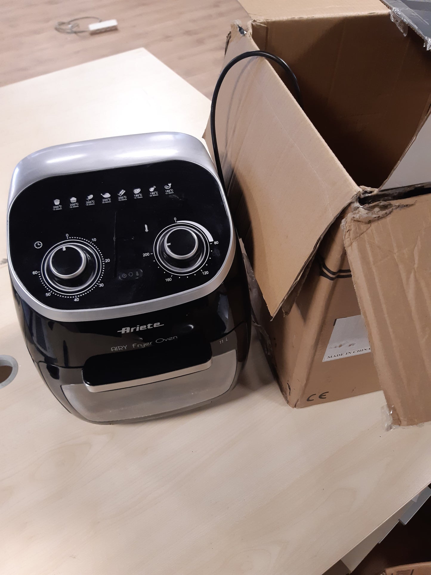 94195 - ARIELTE Furrë me Ajër të Kondicionuar 4619, Furrë Elektrike me Rrotullim dhe Tharëse, Fuqia 2000V, Kapaciteti 11L, e Zezë