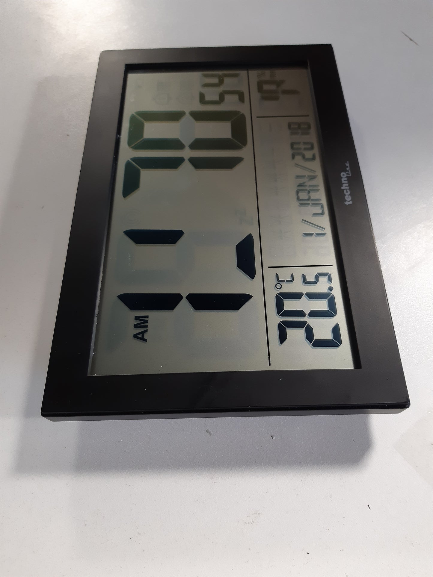 245963 - WS8016 - Orë muri dixhitale me radio, DCF77, datë, dita e javës (7 gjuhë), temperaturë, lagështi, 2 alarme, e zezë