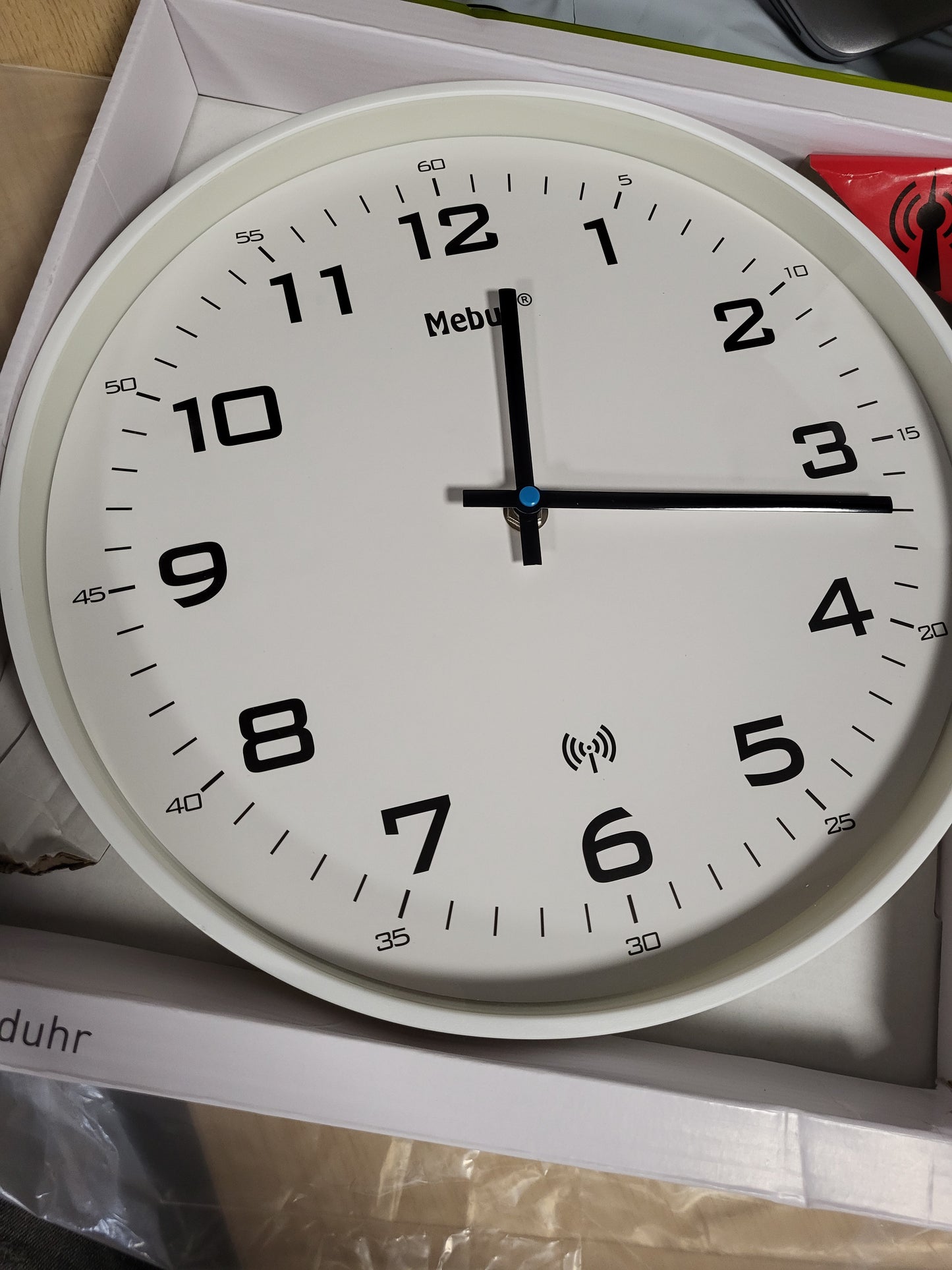 256318 - Mebus Orë muri me radio të kontrolluar, 30 cm, e heshtur, kornizë e bardhë, ekran i bardhë