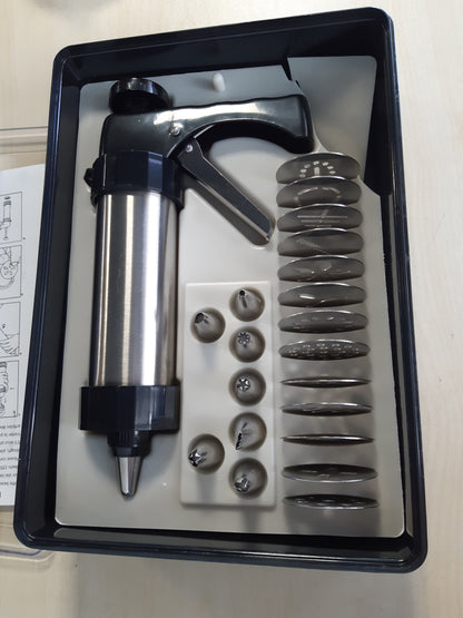 199487 - WEIS Set prese për brumë të hollë me 13 disqe dhe 8 gryka, Materjal: Çelik Inox, Argjend, Dimensionet: 25x10.60x6.40 cm, Pesha: 19500g