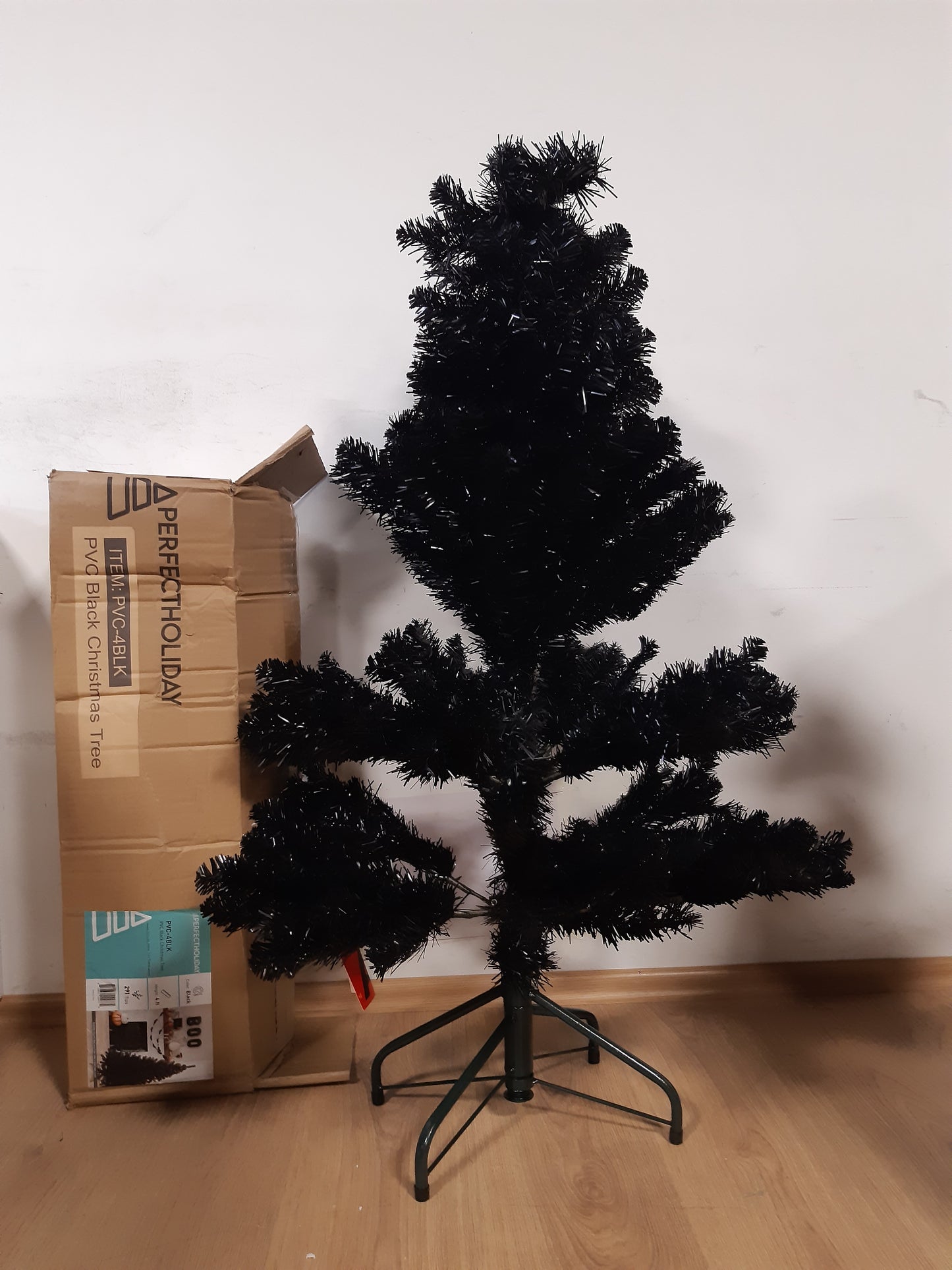 175137 - PEMA KRISHTLINDJESH perfekte nga PISHË KANADEZE, 122 cm lartësi, 291 maja, diametër 76.2 cm, mbështetëse metalike përfshirë