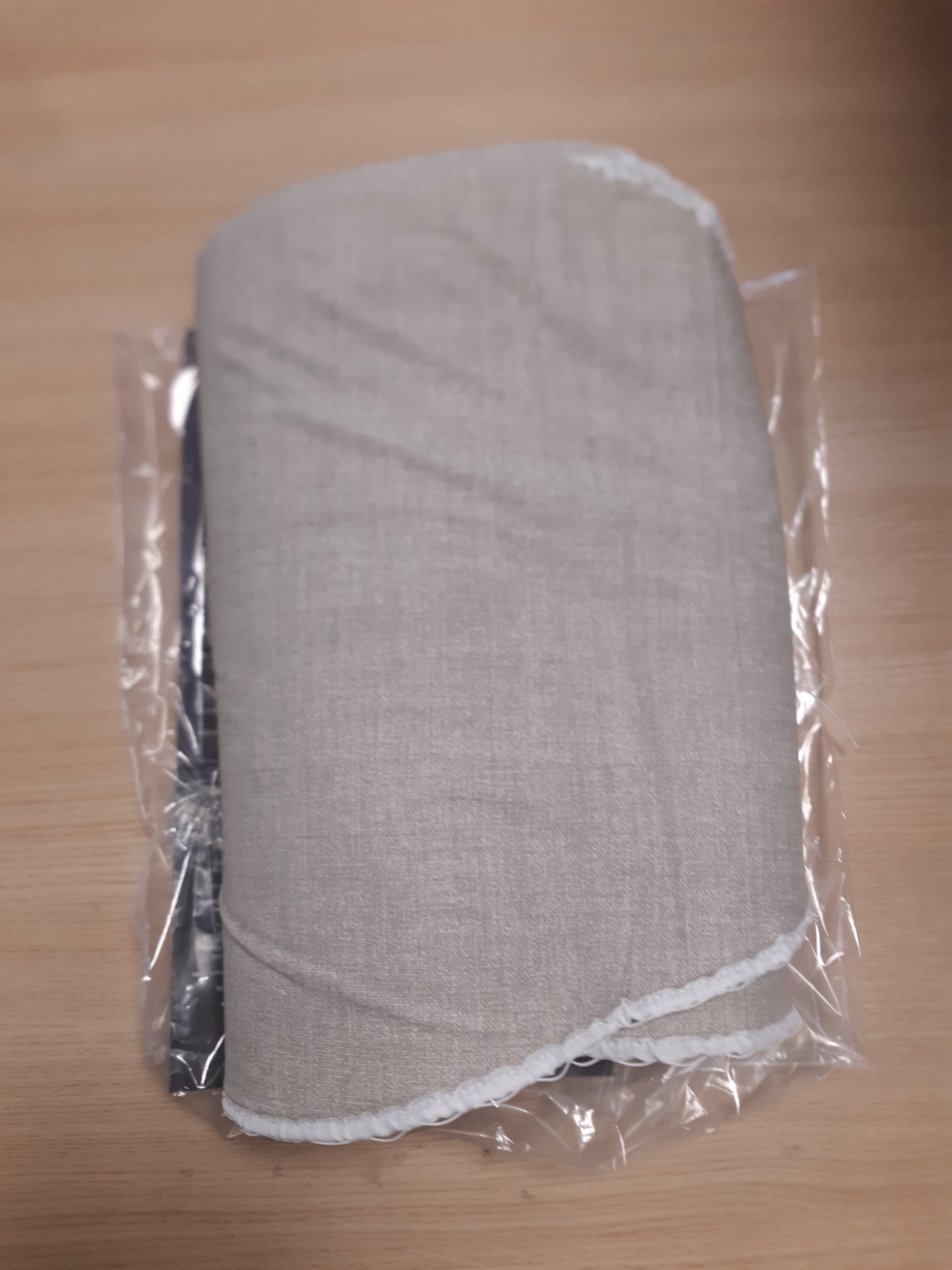 256300 - BRABANTIA Mbulesë për Tavolinë Hekurosjeje 124 x 38 cm – Gri Xhinsi, Shtresa e sipërme 100% pambuk, mbushje me shkumë 8 mm, e qëndrueshme, e lahet