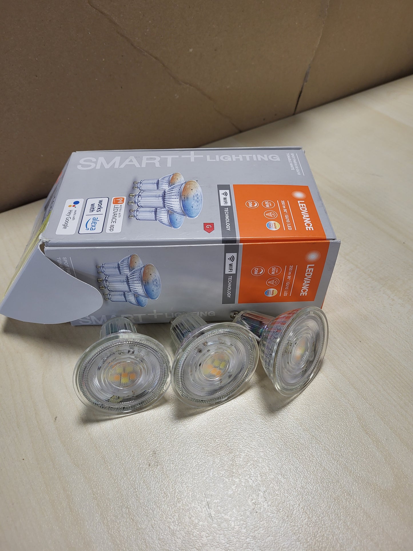 255904 - Ledvance - SMARTWIFIPAR165W/827230VTWFRGU104X3LEDV, Llambë LED inteligjente, Ngjyrë drite e ndryshueshme, Ekuivalente me 50W