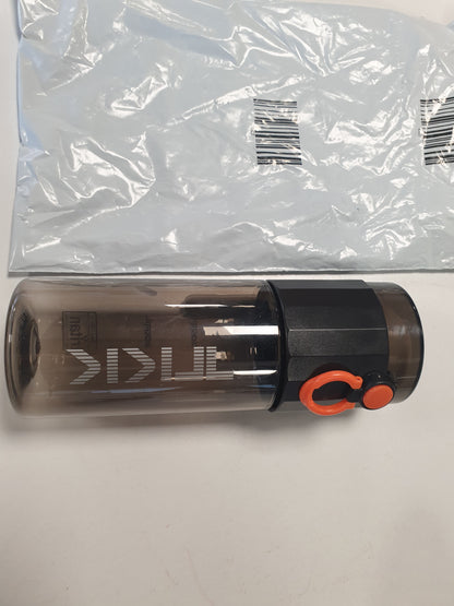 247837 - TKK Shishe për Fëmijë 1013 400ml, e papërshkueshme nga rrjedhjet, Tritan pa BPA, transparente me sitë, e zezë