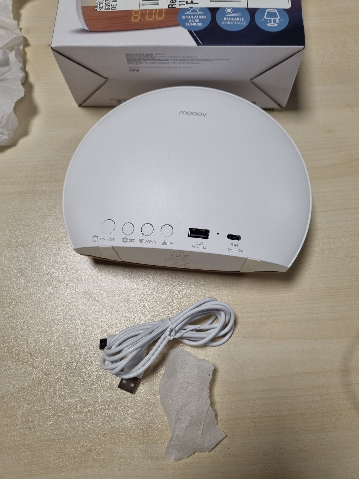 223874 - mooov 477356 Orë Alarmi Simuluese e Lindjes së Diellit, Dritë Graduale, Energjizuar nga Rrjeti, Ndriçim i Bardhë ose me Ngjyra, Portë Karikimi USB-A