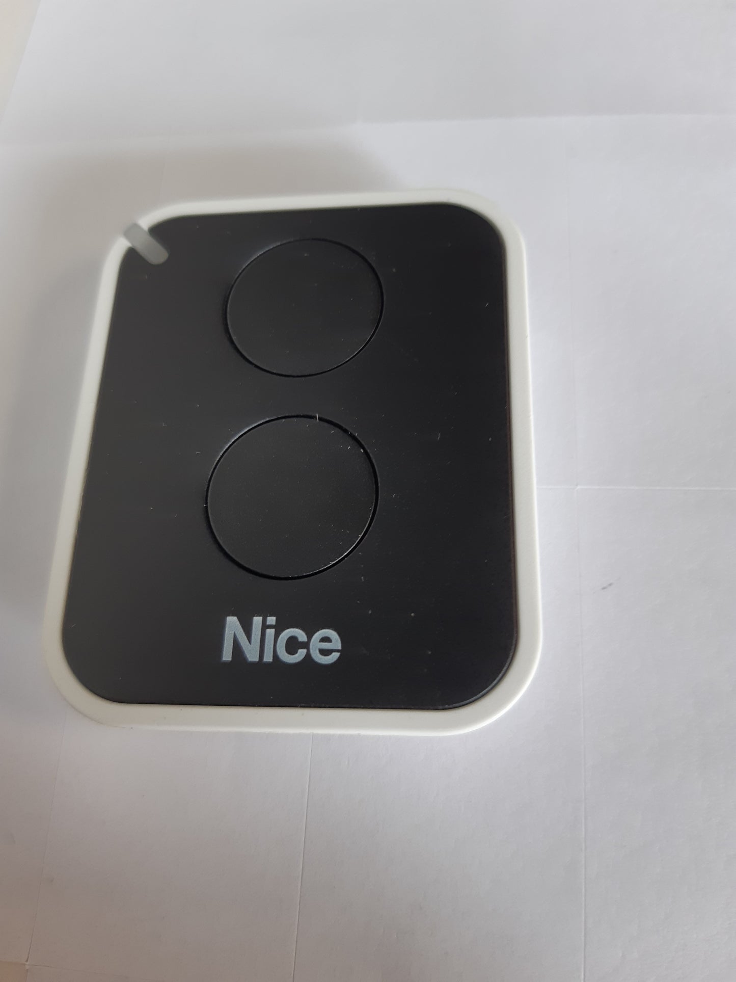 188048 - NICE - Telekomandë ERA ONE2 me 2 Kanale, Frekuencë 433.92 MHz, në Ngjyrë të Zezë dhe të Bardhë, Modeli ON2