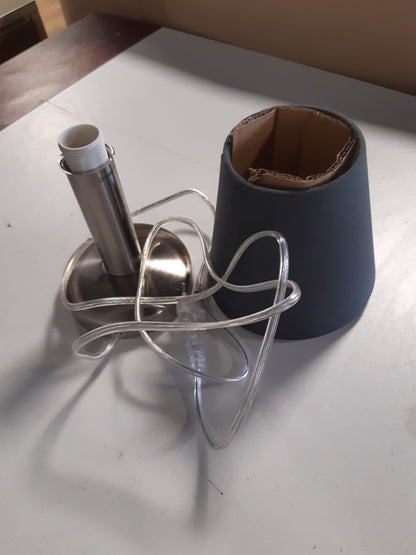 251885 - Trio Lighting Llambë tavoline Mats II 599700142, metal nikeli mat, hije prej pëlhure gri, pa 1 llambë E14, kontroll me prekje ndezje/fikje