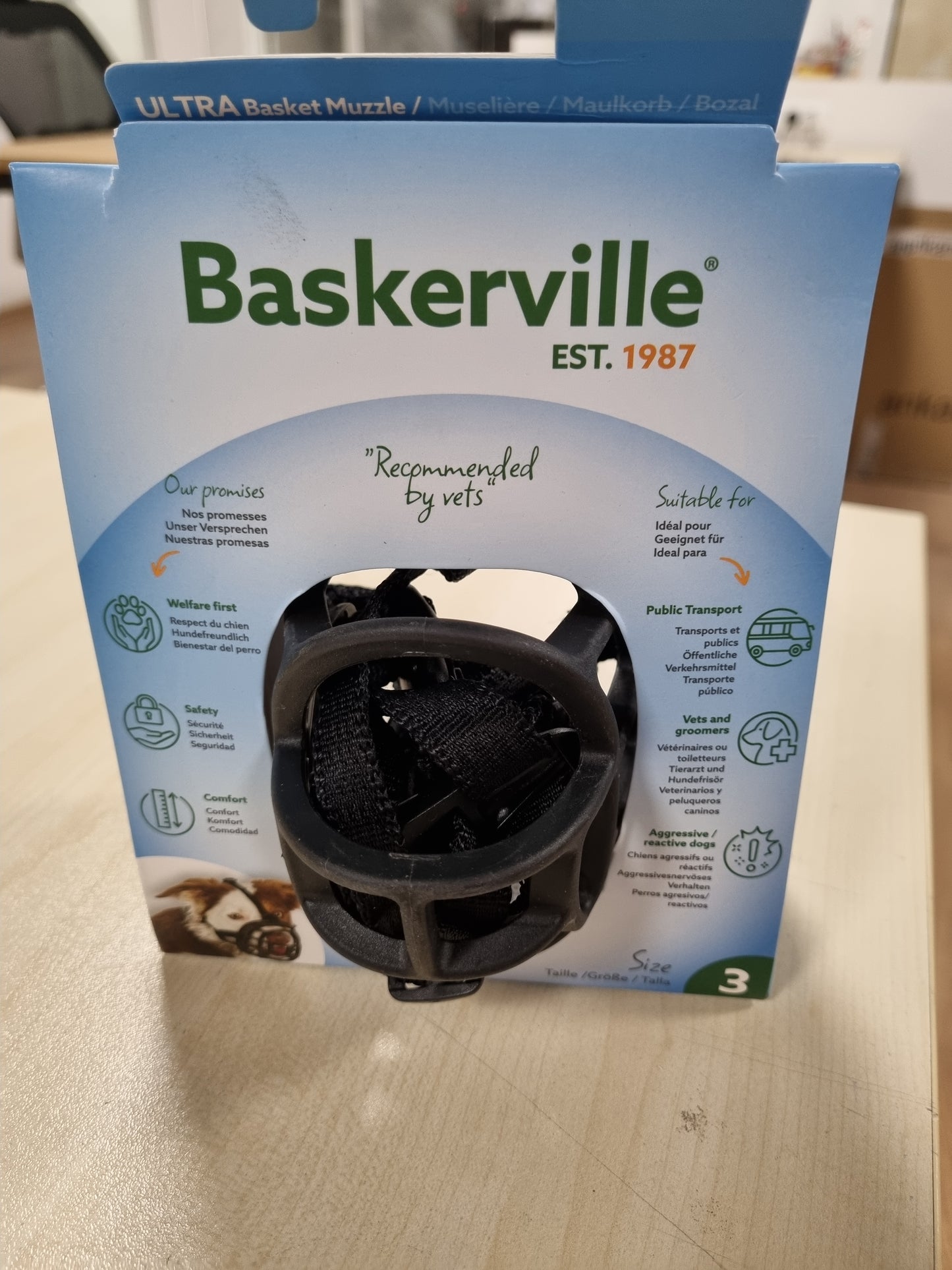 252508 - Baskerville Grykë 61320B, Madhësia 3, e Zezë