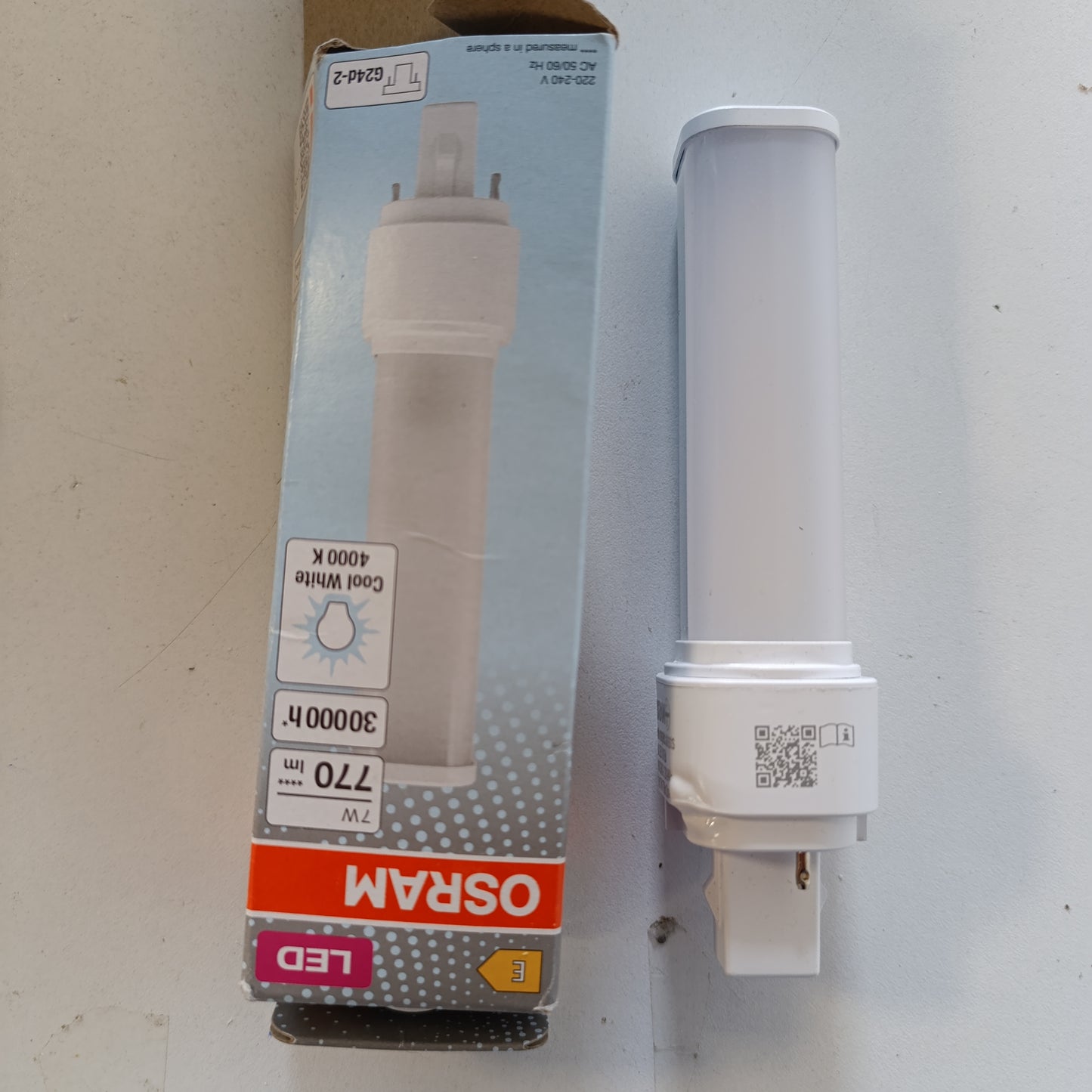 186605 - OSRAM - Llambë LED DULUX D 18 për bazën G24D-2, 7 vat, 700 lumen, ngjyra e bardhë e ftohtë (4000K), e rregullueshme, zëvendësuese për llambën konvencionale 18W