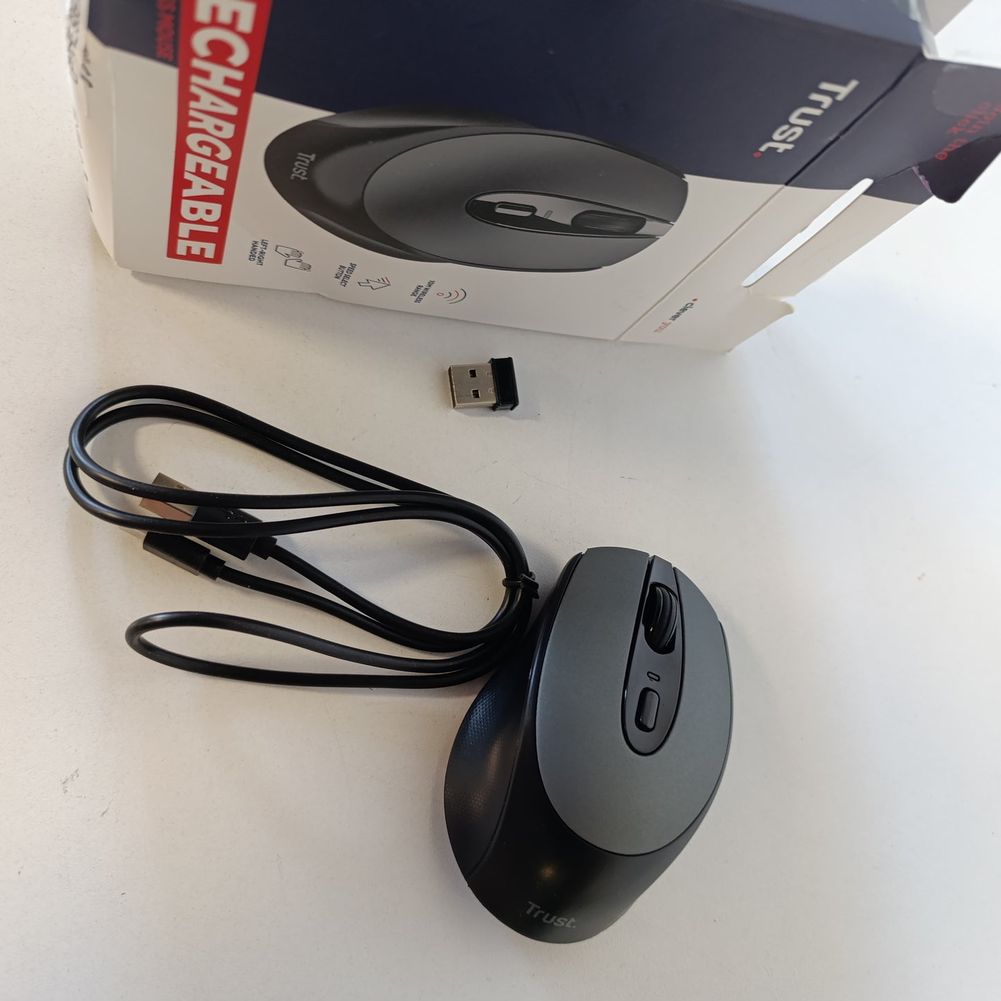 266722 - TRUST Maus pa tel i rikarikueshëm Zaya | 800-1200-1600 DPI | Mikro-marrës USB | Portë USB-C për karikim | Ngjyrë: e zezë