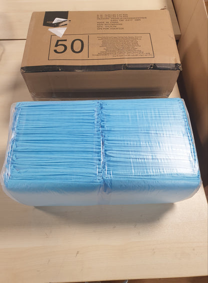 256164 - AMAZON BASICS - Mbrojtëse stërvitjeje për qen dhe këlyshë, dizajn kundër rrjedhjeve, 50 copë (1 pako), blu/e bardhë