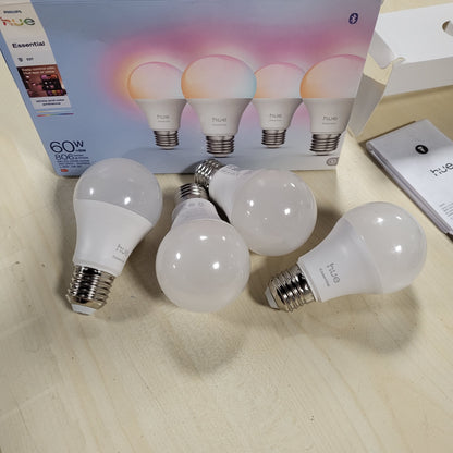 204204 - PHILIPS HUE Llampa Inteligjente LED Essential A60, Ambient i Bardhë dhe me Ngjyra, E27, 8W, 2200-6500 K, 806 lm, me Errësim, E Pajtueshme me Alexa, Google dhe Apple Home, Pako me 4