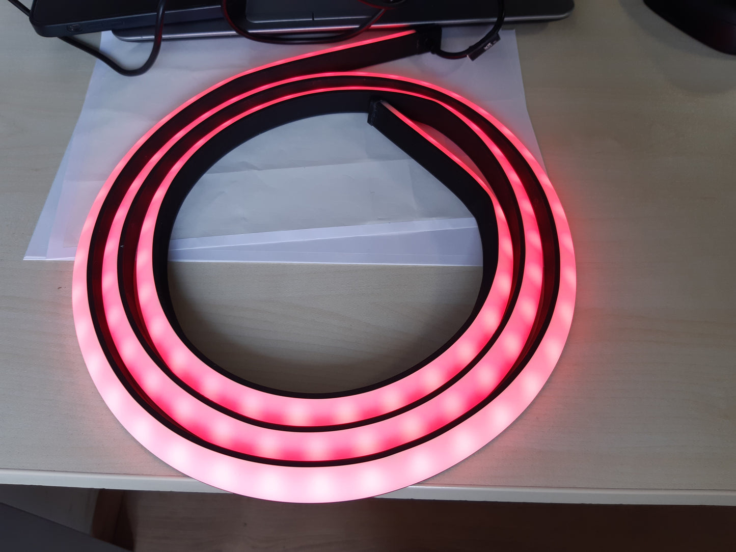 167295 - PHILIPS Hue White & Color Ambiance Gradient, Shirit Ndriçues i Errësueshëm LED (55 inç), për TV me 16 Milion Ngjyra dhe Gradiente, Ndriçim Prapa për TV Inteligjent në Shtëpi, i Zi