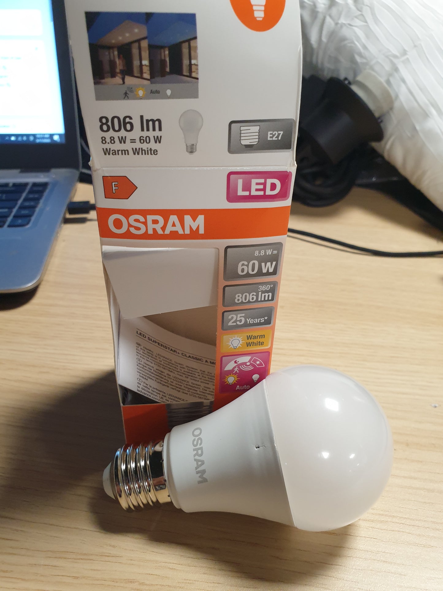 211313 - OSRAM Llampa LED SUPERSTAR+ CLASSIC A 60 FR me Bazë E27, Formë Llambë, 8.8W, 806lm, 2700K, Dritë e Bardhë e Ngrohtë, Kopsum Energjie i Ulët, Jetëgjatësi e Gjatë, me Sensor Lëvizjeje dhe Fikje Automatike