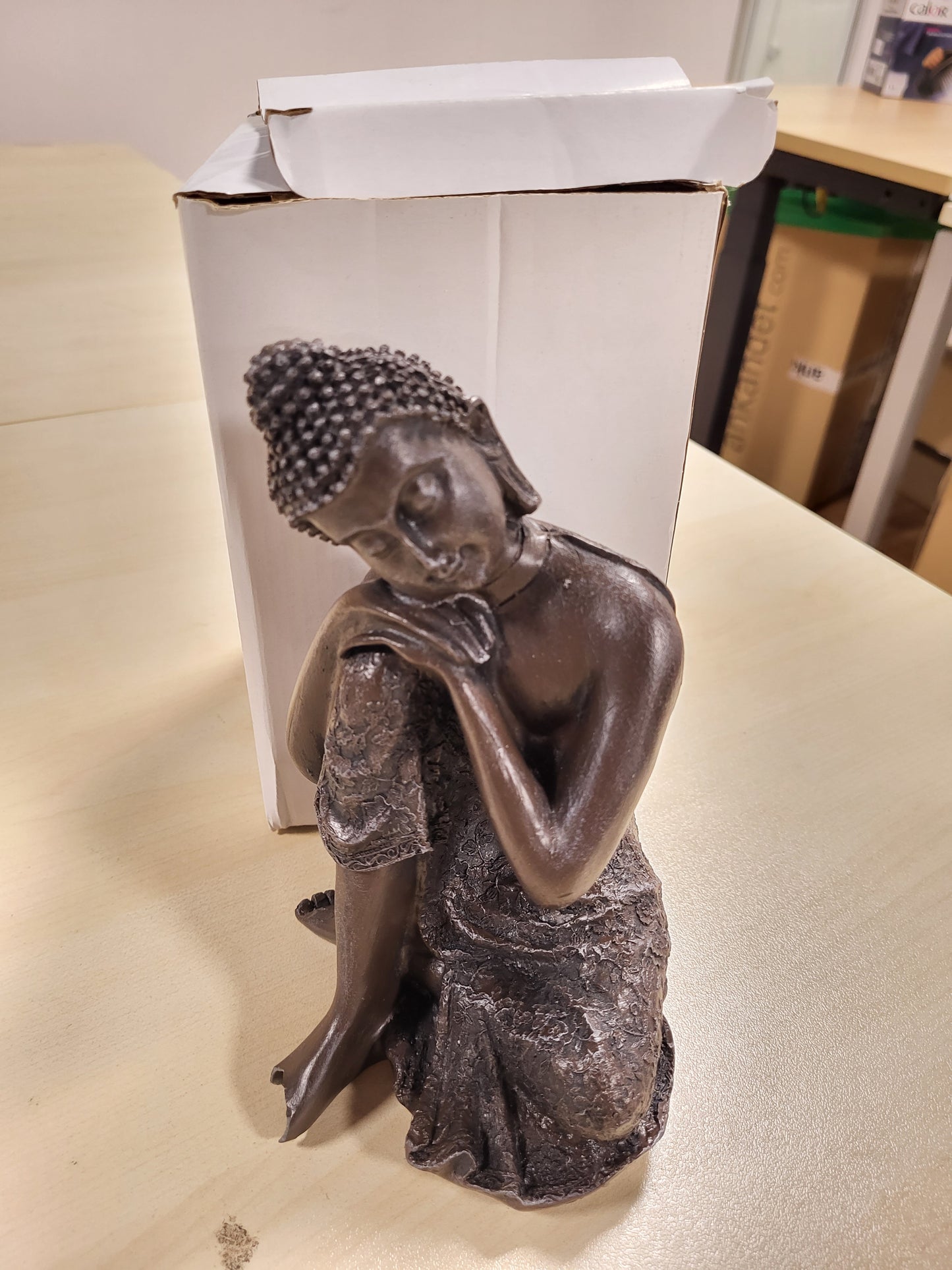 215674 - Statuja e Budës, Pensori Thai - Dekorim Zen dhe Feng Shui - Objekt me Fat - Ide Dhuratë Zen - Dekorim për Zyrë, Dhomë Gjumi, Dhomë Ndenjeje... - Lartësia: 18cm - Ngjyra: Bronz