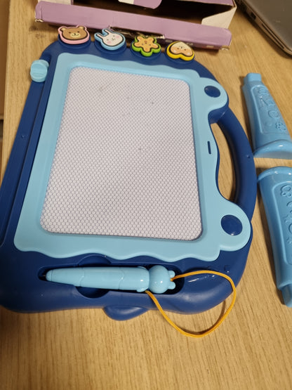 223815 - EUCOMIR Pllakë Magjike për Fëmijë, Tabelë Vizatimi Magnetike e Fshirshme me 4 Ngjyra, 4 Vula Magnetike dhe 1 Stilolaps Kapacitiv, Lodër Edukative, Blu Qielli