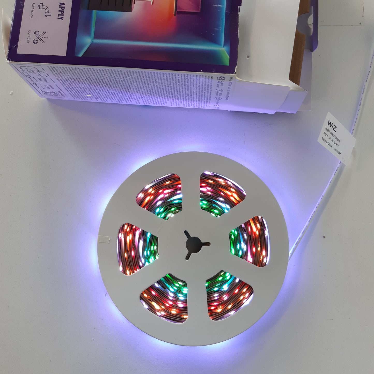 221634 - WIZ Shirit LED 10 metra - RGBIC+W, instalim i lehtë, dritë me ngjyra dhe e bardhë, sinkronizim i muzikës