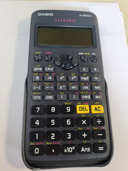 268651 - CASIO Kalkulator Shkollor FX-82DE X Classwiz, me bateri, e zezë, gjuha: Gjermanisht