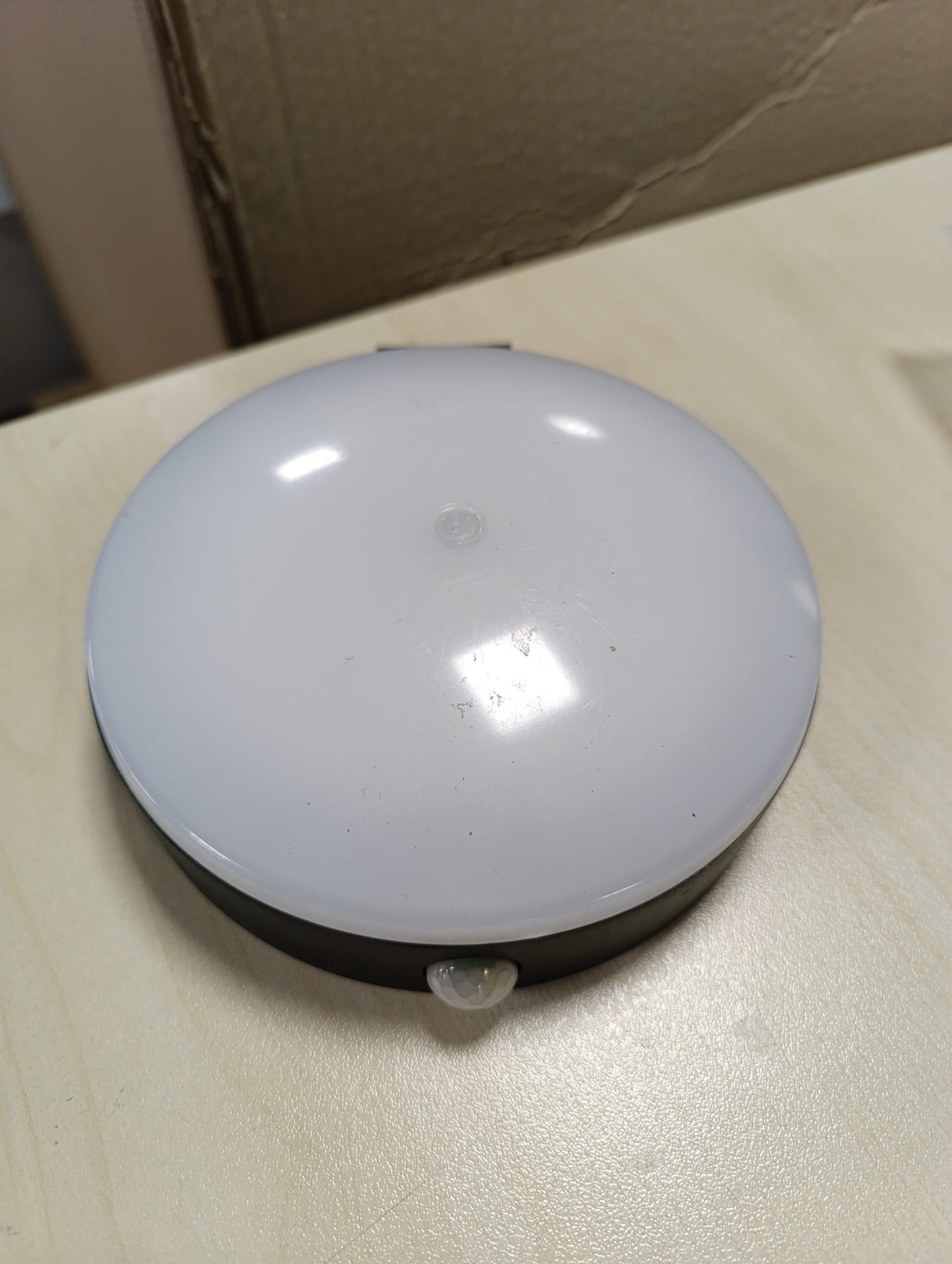 260135 - LEDVANCE Llambë Muri Diellore ENDURA Style Tossa, dritë e bardhë e ngrohtë (3000K), sensor i integruar, përdorim pa energji elektrike, deri në tetë orë ndriçim, klasa e mbrojtjes IP44, e zezë