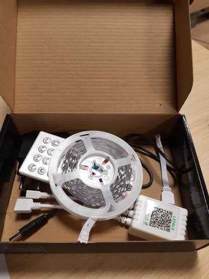 180600 - HOVVIDA Shirit LED 5M, 30 LED/Metër, 1x5M, RGB 24V, 150 LED, me APLIKACION dhe Telekomandë, Sinkronizim Muzikor, Modalitet Kohëmatësi, për Dhomë Gjumi, Dhomë Lojërash, Festë, Festival