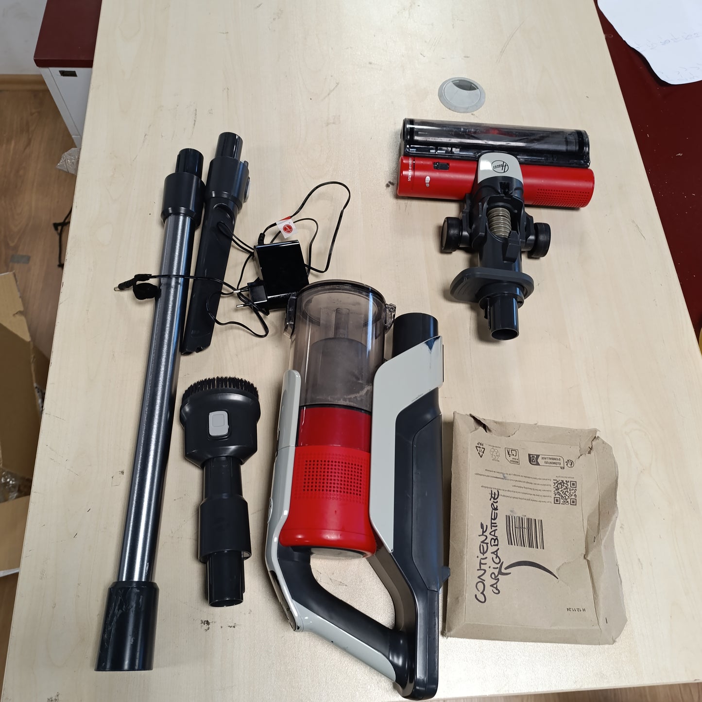 84036 - HOOVER Fshesë me Korrent pa Tel, Kohëzgjatje 30 Minuta, Furçë Kundër Ngatërresës, Drita LED, Garanci 5 Vjeçare, Ngjyra e Kuqe [HF9]