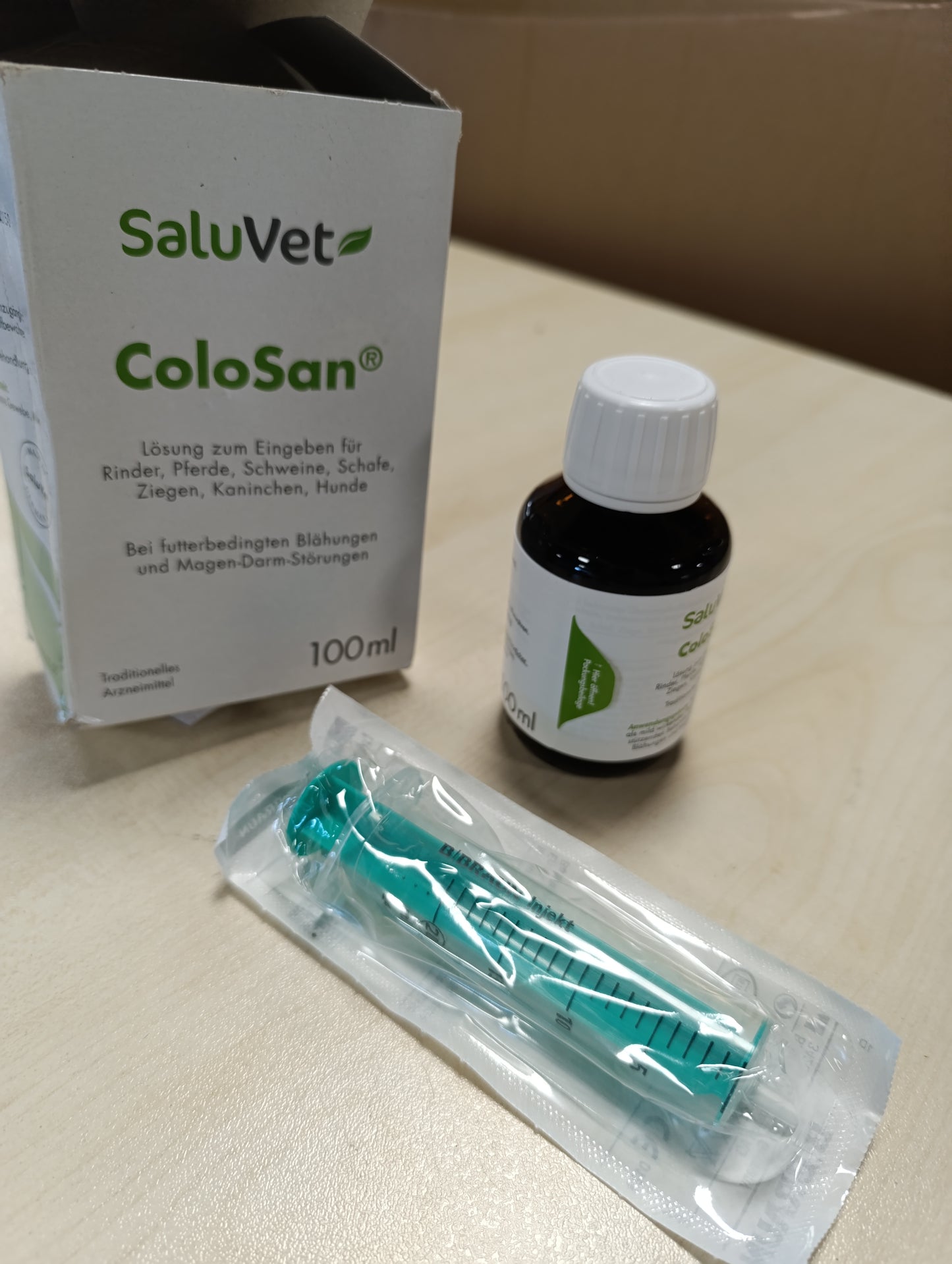 213569 - SALUVET Ilaç i miratuar për kuaj, gjedhë, derra, dele, dhi, lepuj dhe qen | Për fryrje dhe çrregullime gastrointestinale që lidhen me ushqimin
