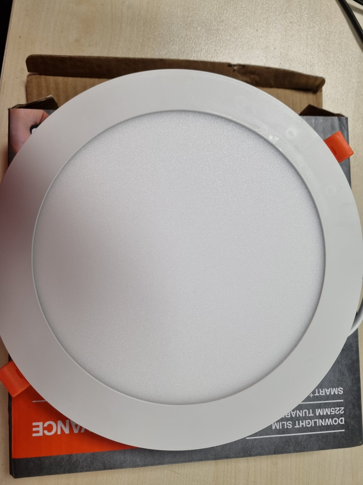 214843 - LEDVANCE Ndriçues Tavani: SMART RECESS SLIM DOWNLIGHT TW / 22 W, 220-240 V, Këndi i rrezes: 110°, E bardhë dinamike, 3000-6500 K, Materiali i trupit: plastik, IP20, Pako me 1 copë
