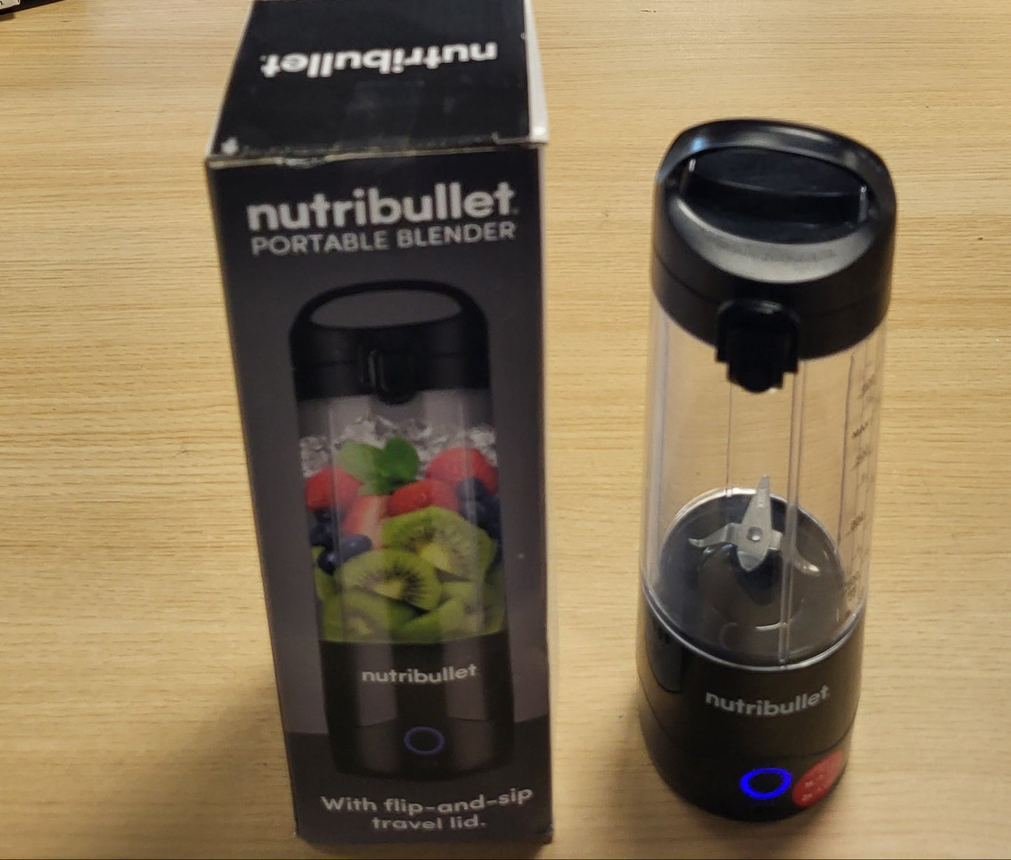 162320 - NUTRIBULLET Blender Portativ i Zi, Shumëfunksional, 475ml, Tritan pa BPA, Çelik Inox me 4 Maja, Karikues USB-C, Mbi 15 Ciclet përzierjeje, Modeli NBP003B
