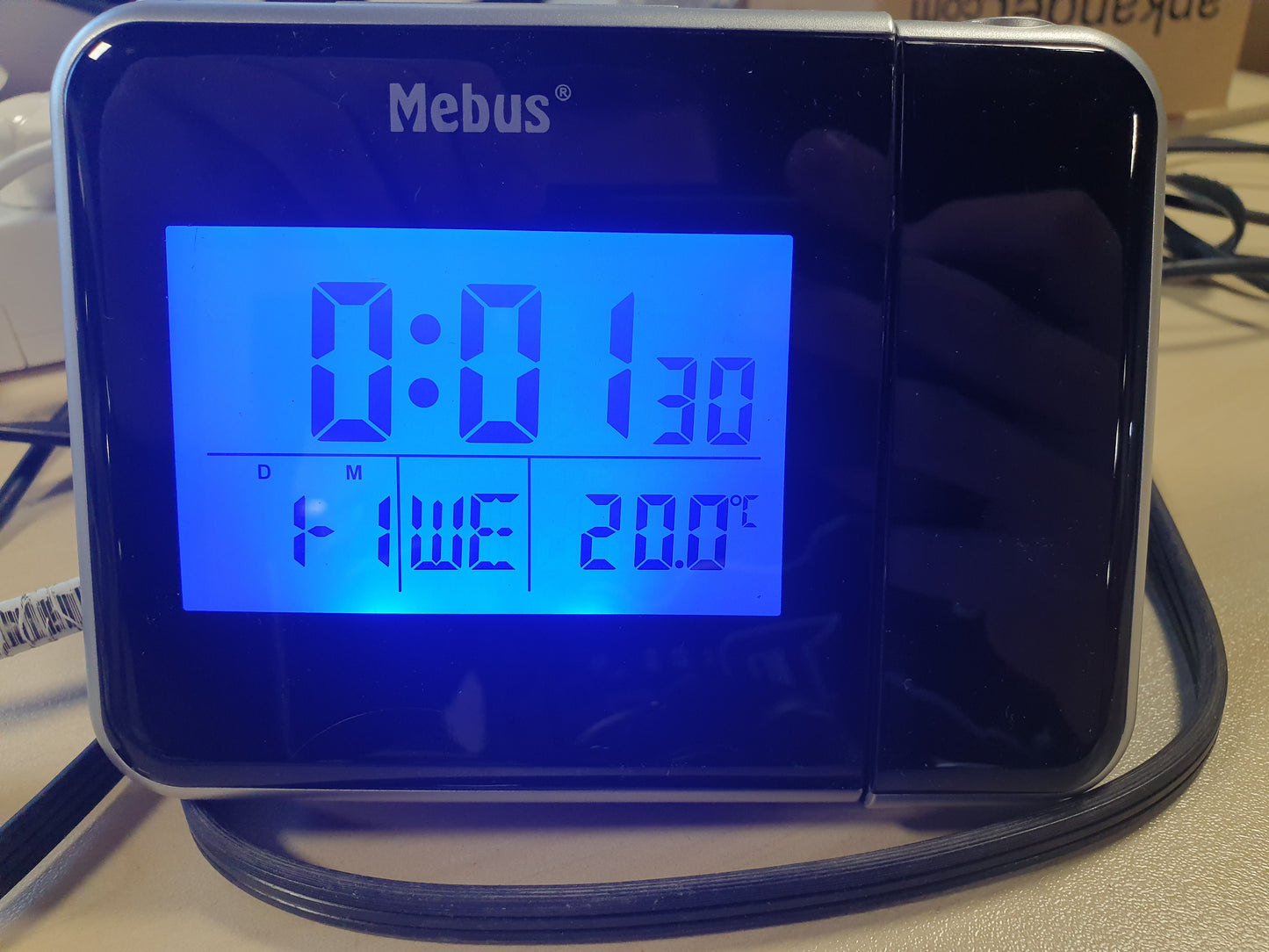 240498 - MEBUS Orë alarmi me radio të kontrolluar me projeksion dhe termometër, plastike, e zezë, madhësia standarde 42425