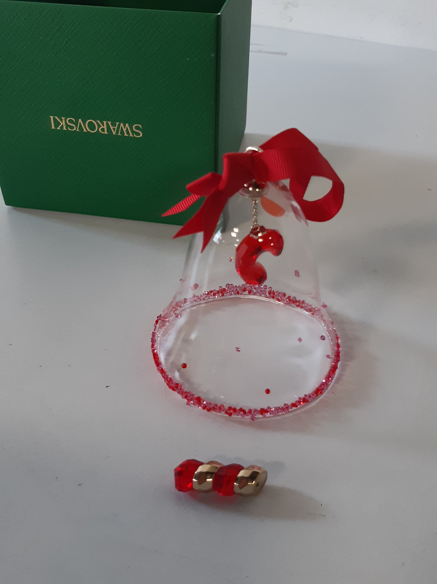 231161 - SWAROVSKI Zbukurim me Kambana me Ngjyrë Dulcis, i Kuq