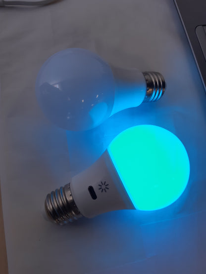 225197 - Llambë e rikarikueshme USB me telekomandë, RGB 8W, Temperaturë ngjyre 9+3, LED E27, bateri 2600mAh