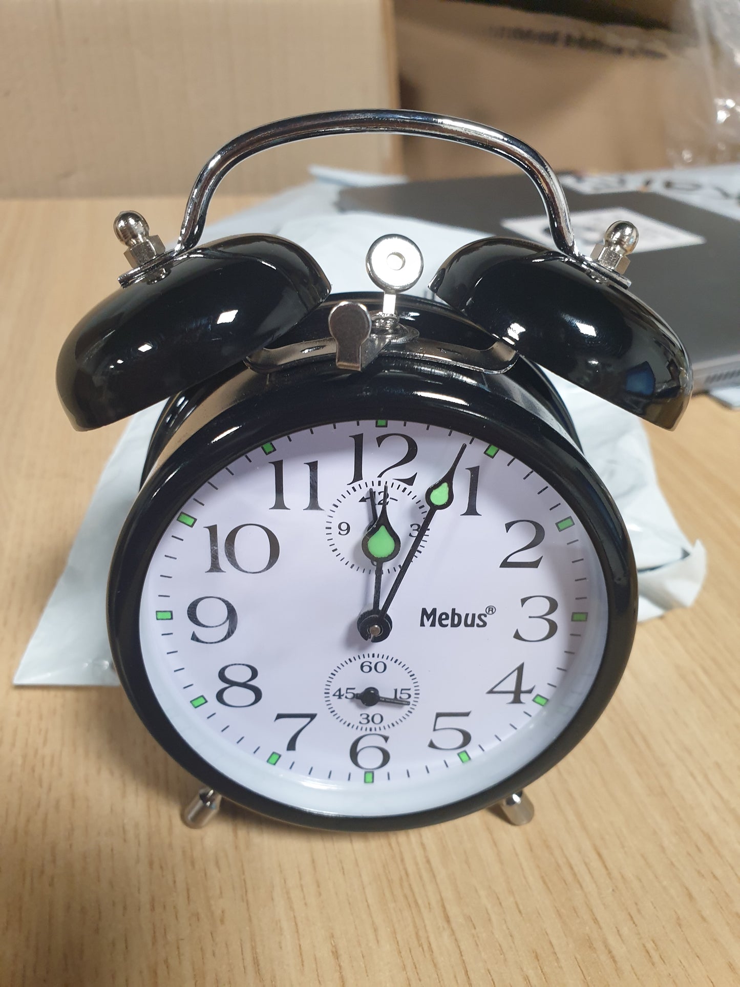 251902 - MEBUS Orë mekanike me zile, mekanizëm klasik, akrepa të ndritshëm, ngjyra: E zezë