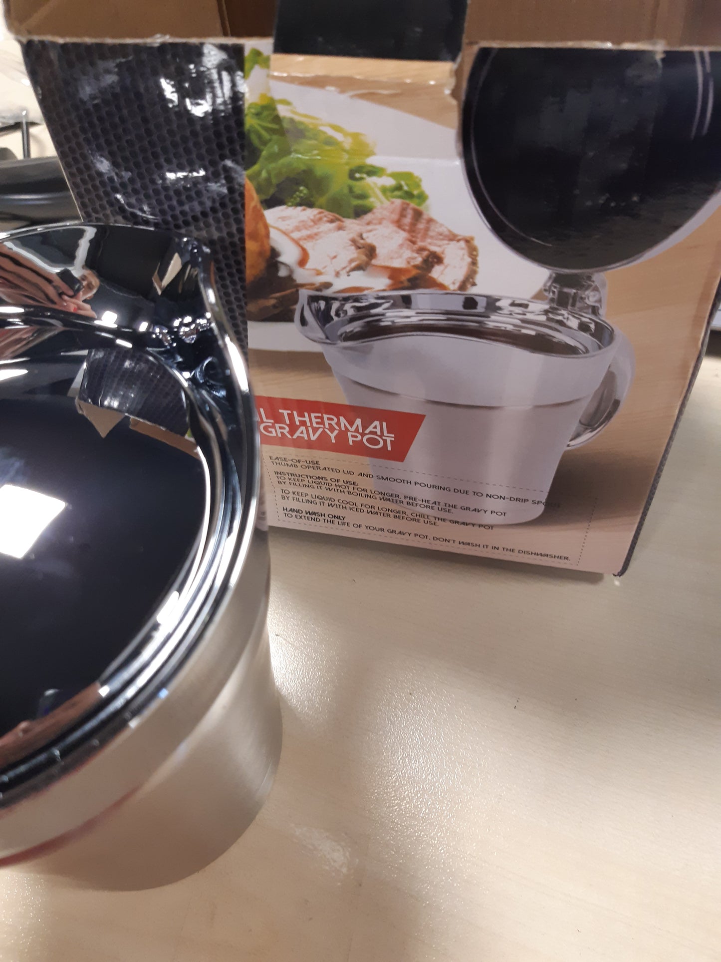215742 - Varkë termike për salcë prej çeliku inox, enë salce e izoluar me kapak dhe dorezë, kapacitet 450 ml