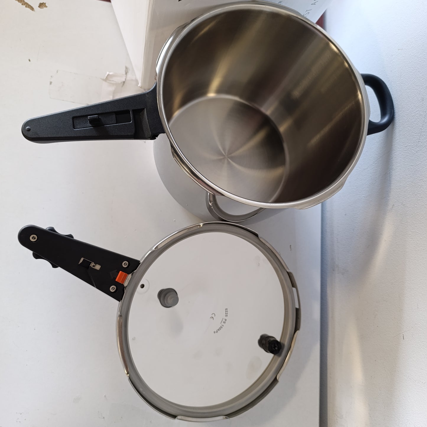 208031 - WMF PERFECT - Tenxhere me Presion Ø 22cm, Kapacitet 6.5L, Lloj Materiali Çelik Inox Cromargan, e Përshtatshme për Induksion, Mbrojtje nga Flakët