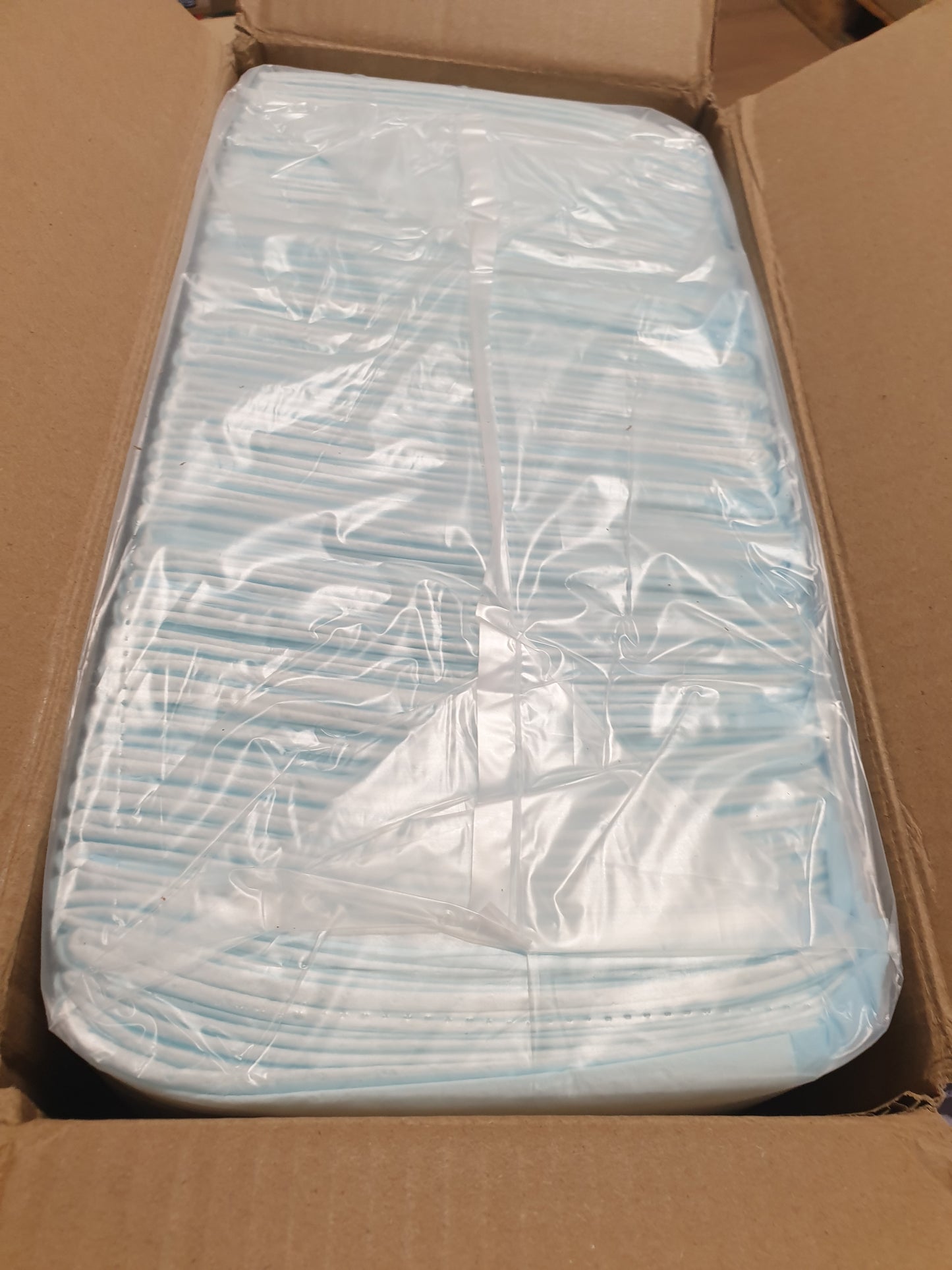 227220 - AMAZON BASICS Mbështjellës për jashtëqitje qensh 100 copë, të papërshkueshëm nga rrjedhjet, 5 shtresa, sipërfaqe që thahet shpejt, madhësi standarde, për qen dhe këlyshë, blu