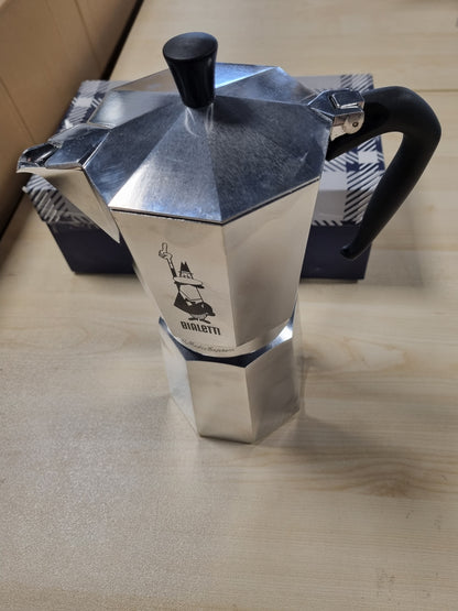 187108 - BIALETTI Makinë Kafeje Moka Express, Kapaciteti 800ml (18 Filxhanë), Materiali Alumini, Dorezë Kundër Djegies, Jo E Përshtatshme për Induksion