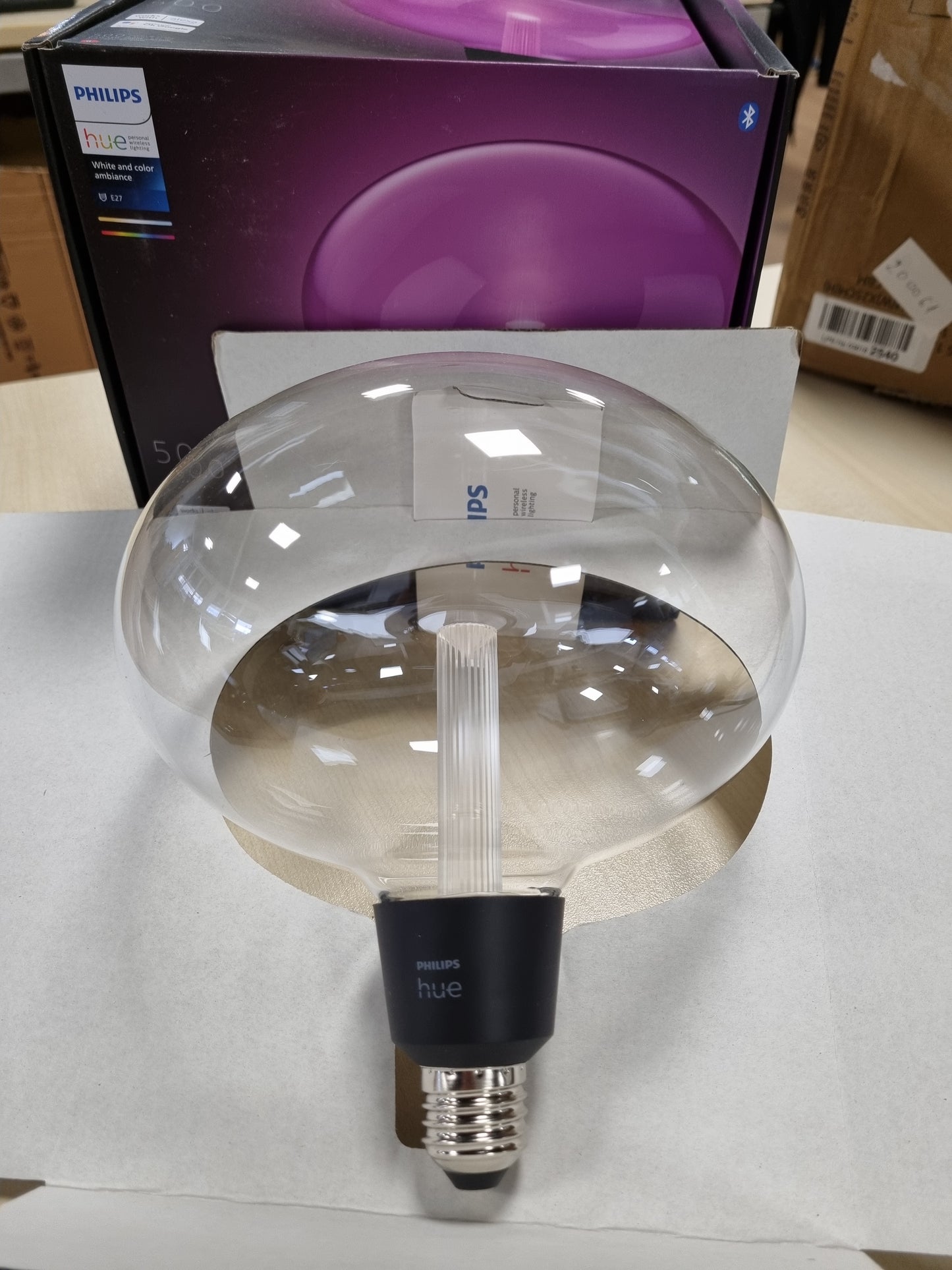 199066 - PHILIPS Hue White and Color Ambiance, Llambë Dekorative Ellipse E27, e Pajtueshme me Bluetooth, Funksionon me Alexa, Google Assistant dhe Apple HomeKit