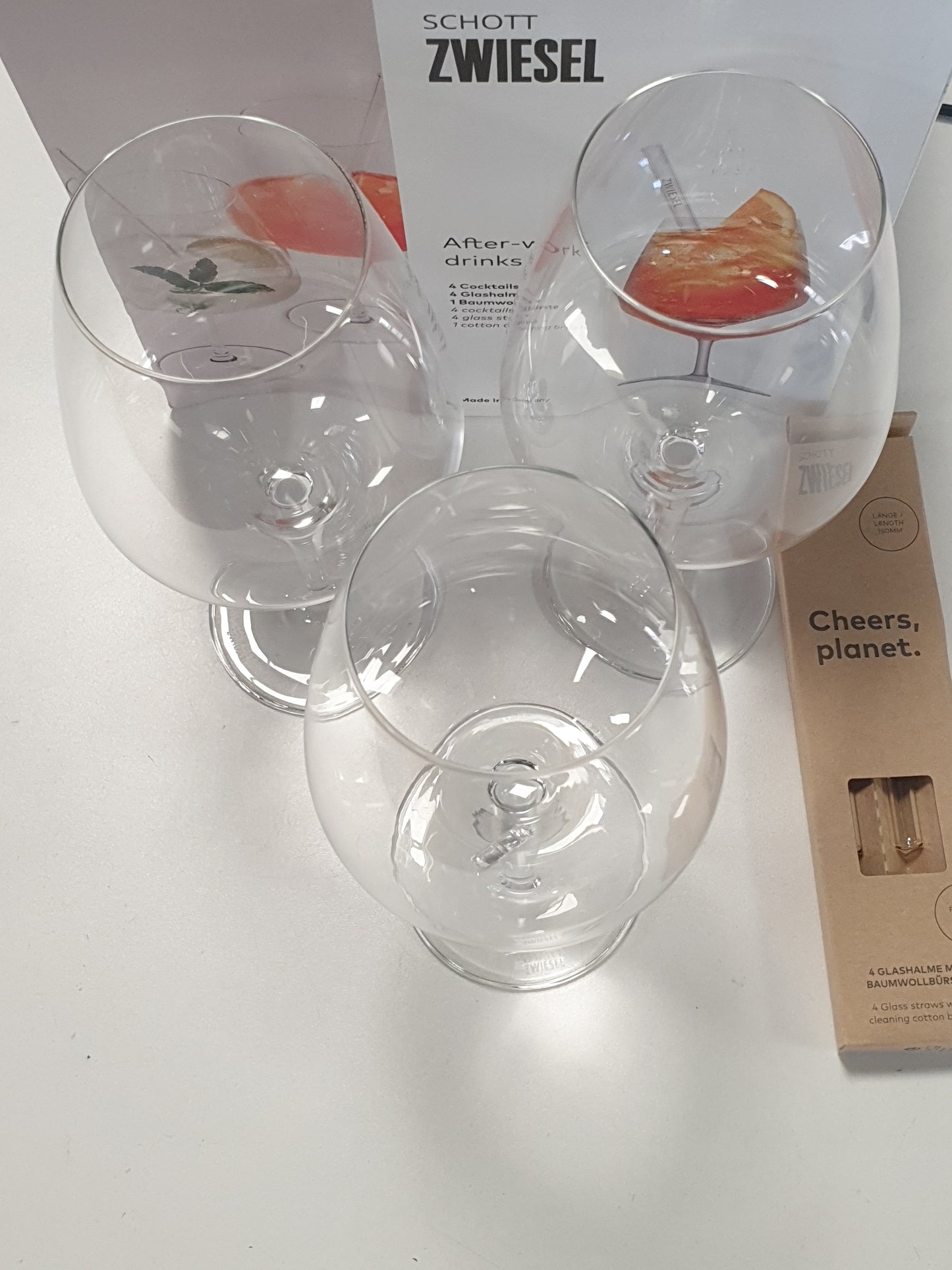 217771 - SCHOTT ZWIESEL - Gota për pije pas pune, set me 3 gota kokteji, 4 pipa qelqi dhe 1 furçë, gota kristali Tritan, lahen në lavastovilje, prodhuara në Gjermani, nr. i artikullit 130014