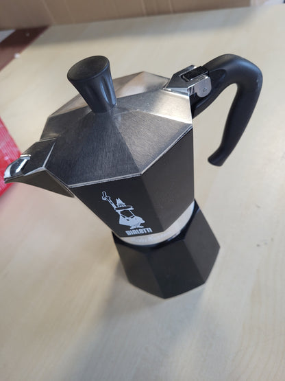 221940 - BIALETTI - Moka Pot 6 gota (250 ml), alumini, e zezë