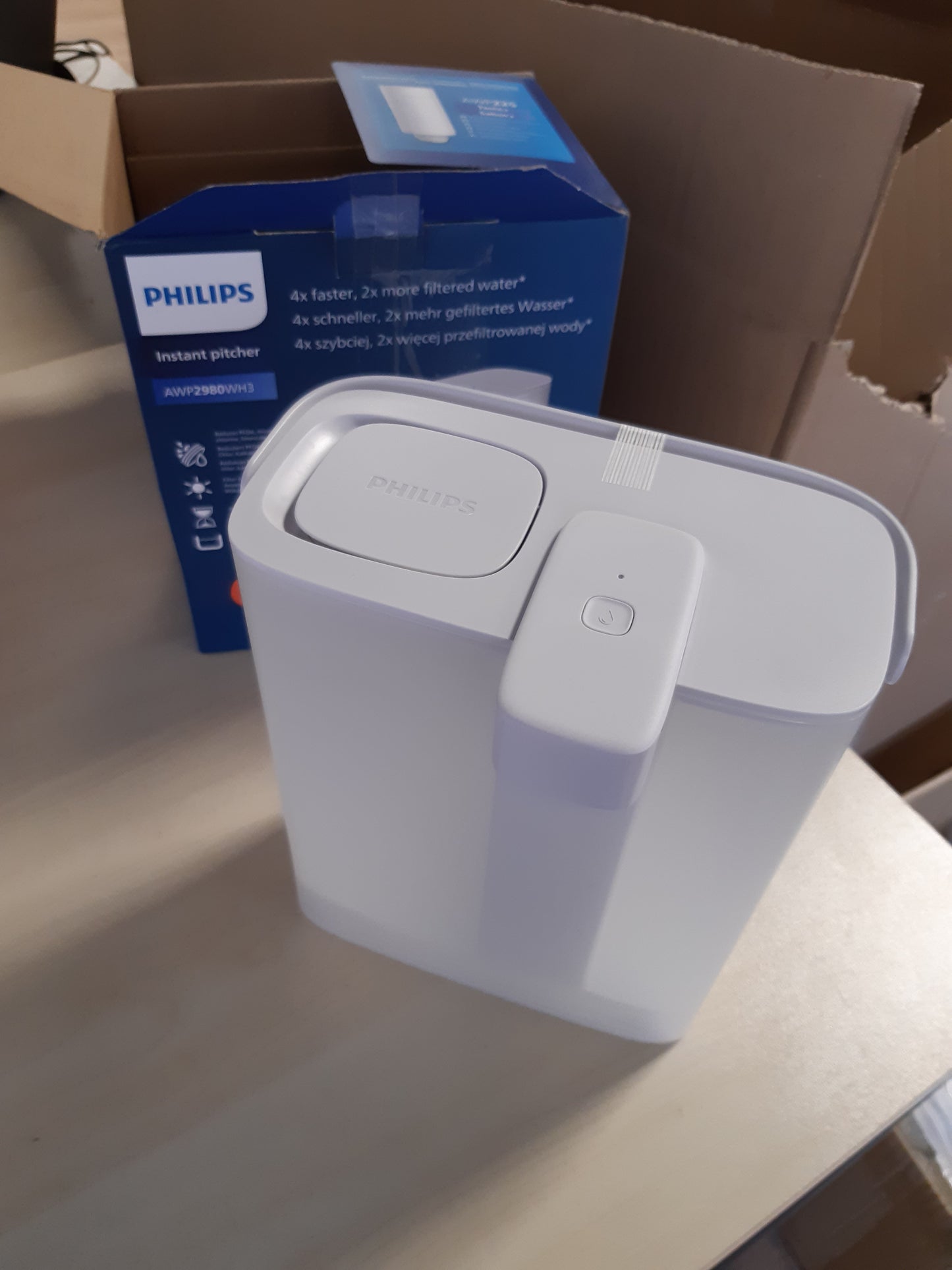 135308 - PHILIPS - Filtër Uji 'Water Instant', 3 L, me 3 Filtra 'Taste+', Zvogëlon Klorin dhe Plumbin, Ruajtja e Mineraleve