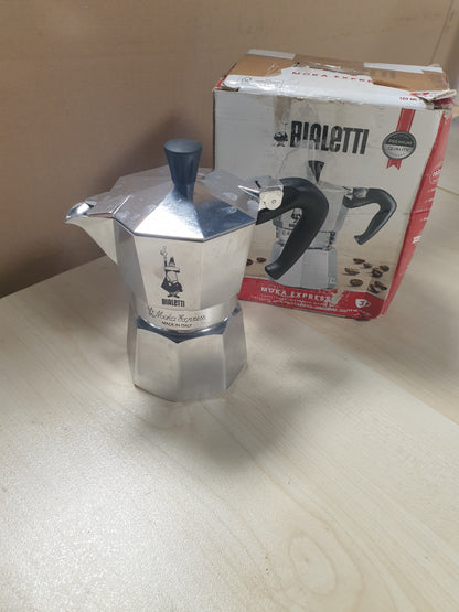 222440 - BIALETTI - Moka Express: Makina e kafesë Espresso, kapacitet 3 gota (130ml), material alumini, ngjyrë argjendi