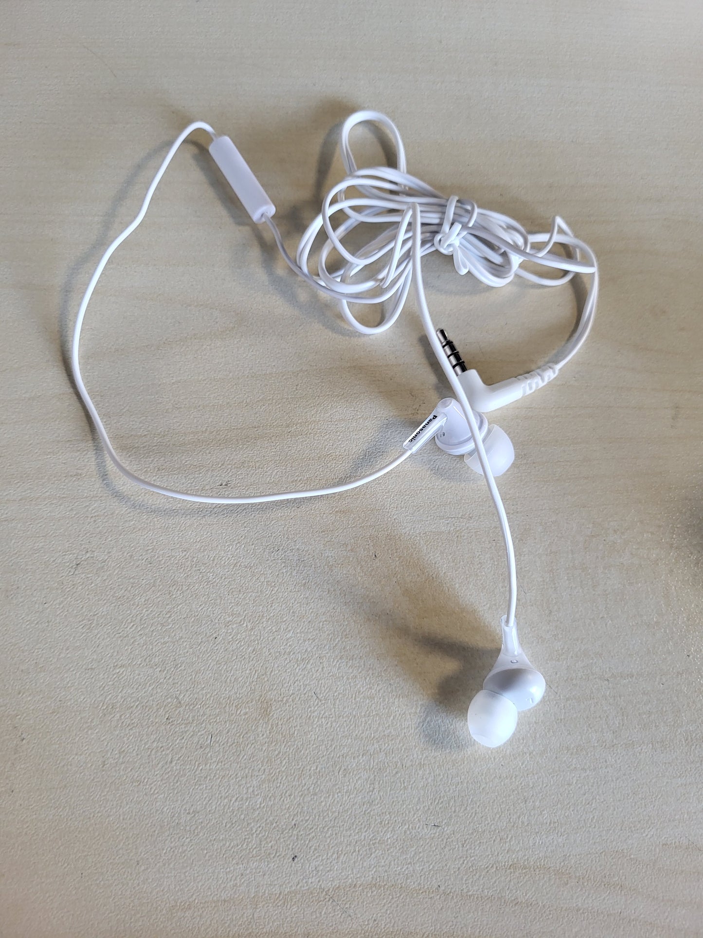 266827 - PANASONIC Kufje me Tel ErgoFit, Kufje në Vesh me Mikrofon dhe Kontrollues Thirrjesh, Kufje Ergonomike, me Përshtatje të Personalizuar (S/M/L), Prizë Jack 3.5 mm për Telefona Celularë dhe Laptopë – RP-TCM125-W