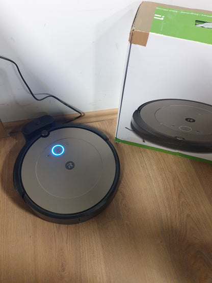 162025 - iROBOT Roomba I1152 - Fshesë Robotike Me Lidhje Korrenti, Dy Furça Gome Me Shumë Sipërfaqe, E Pajtueshme Me Asistentin Zanor, E Personalizuar, Ideale Për Kafshët Shtëpiake, Ngjyra Gri Dove