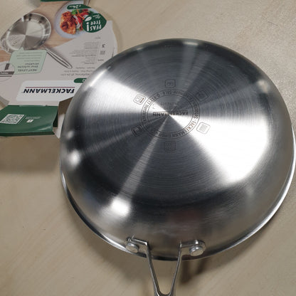 236757 - FACKELMANN Tigan Vita3 prej çeliku inox 24 cm, çelik inox i trefishtë me bazë difuzori të trefishtë, jo-ngjitës, pa PFA, i përshtatshëm për soba me induksion, gaz, qeramike dhe furrë, i sigurt për lavastovilje